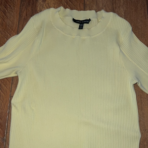 Judith & Charles Yellow Short Sleeve Ribbed Sweater Medium - Picture 2 of 11